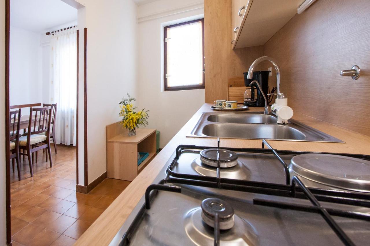 Apartment Nola By Rent Istria โปเรช ภายนอก รูปภาพ