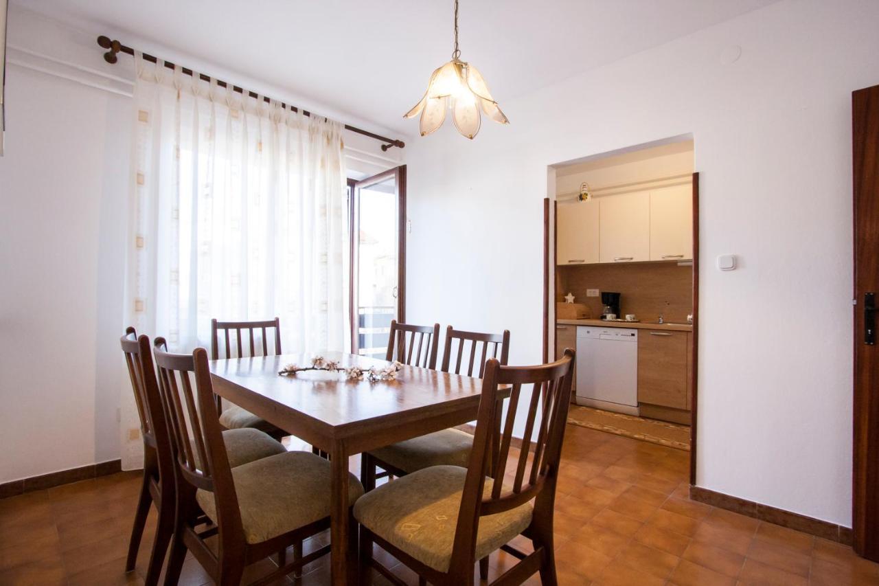 Apartment Nola By Rent Istria โปเรช ภายนอก รูปภาพ