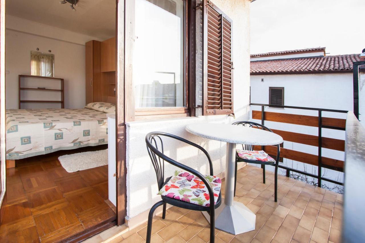 Apartment Nola By Rent Istria โปเรช ภายนอก รูปภาพ