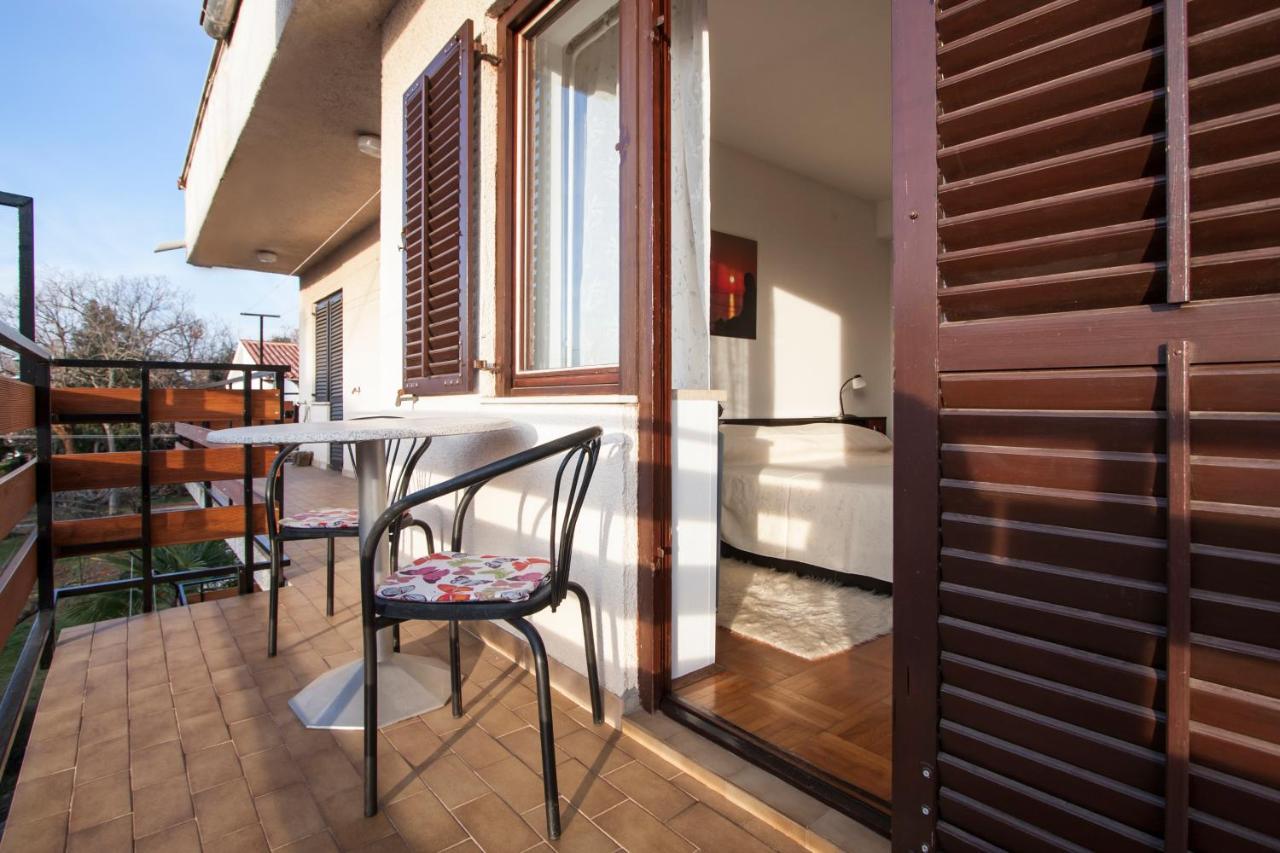 Apartment Nola By Rent Istria โปเรช ภายนอก รูปภาพ