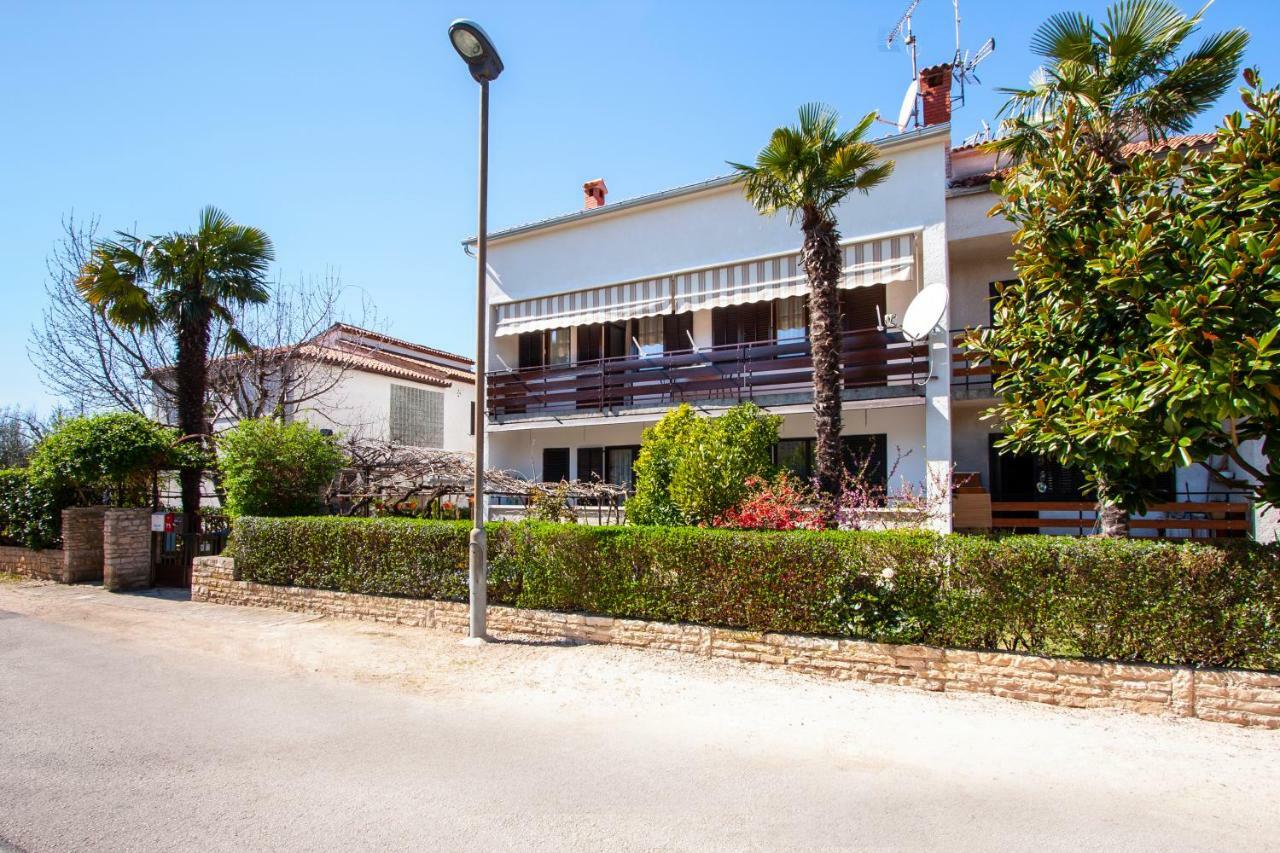 Apartment Nola By Rent Istria โปเรช ภายนอก รูปภาพ